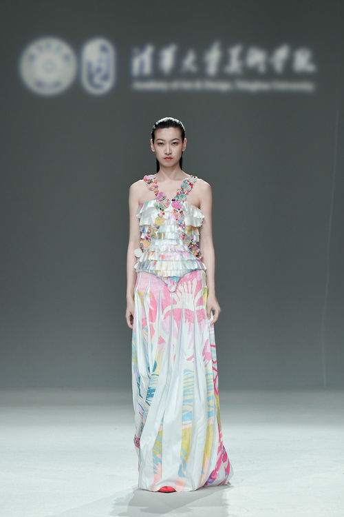 清華美院2023屆服裝與服飾設計專業畢設發布會舉行